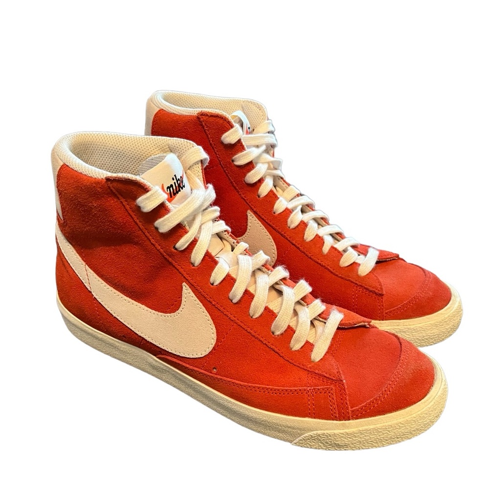 Men’s Red Nike SB Zoom Blazer Mid. Size 9.5. Gently used & great condition.